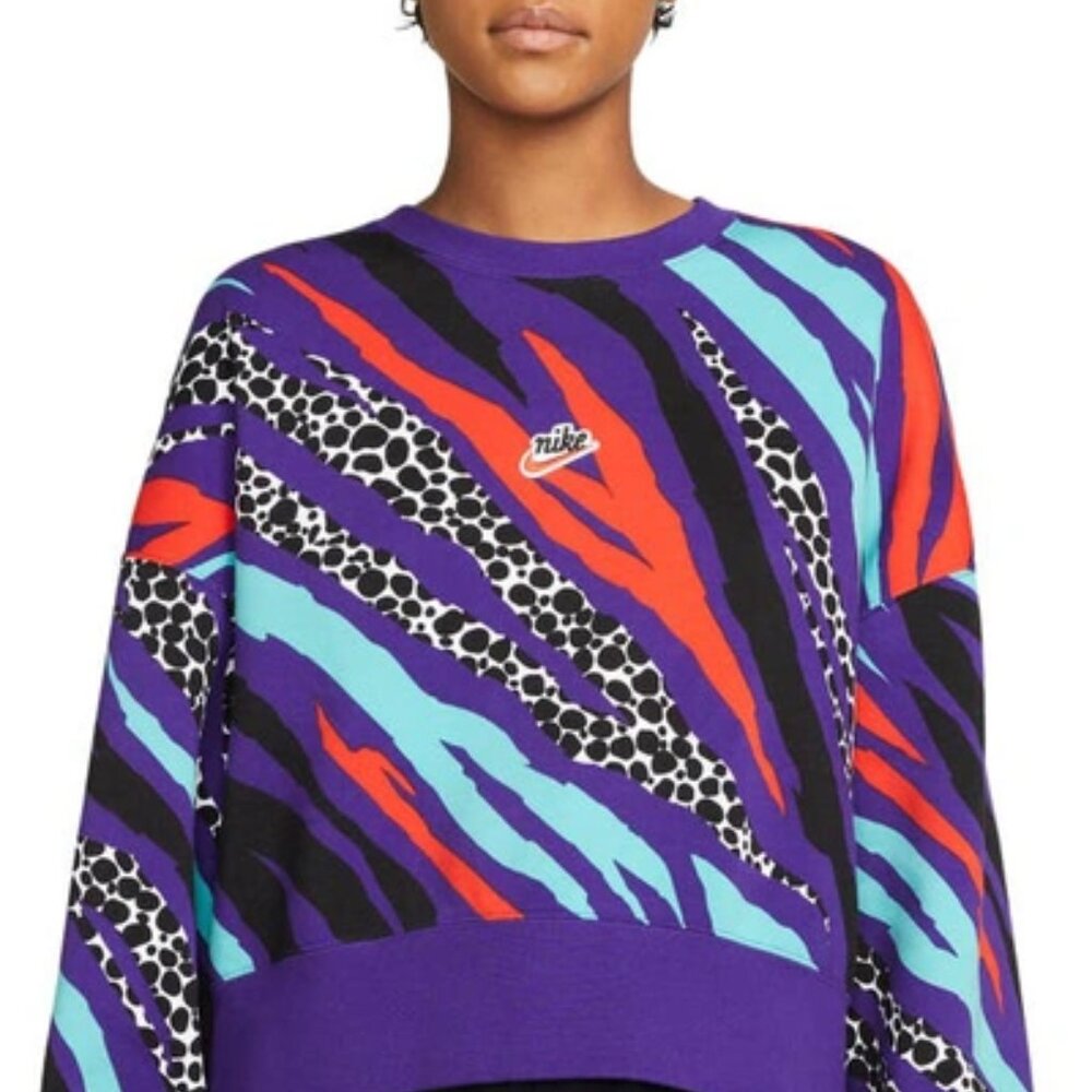 Nike Sportswear NSW Airloom Fleece Sweatshirt in 547 Court Purple (L)